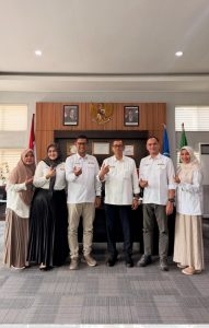 Pengelola Klinik Pratama USK sedang memaparkan profil dan capaian kinerja di hadapan Rektor USK.