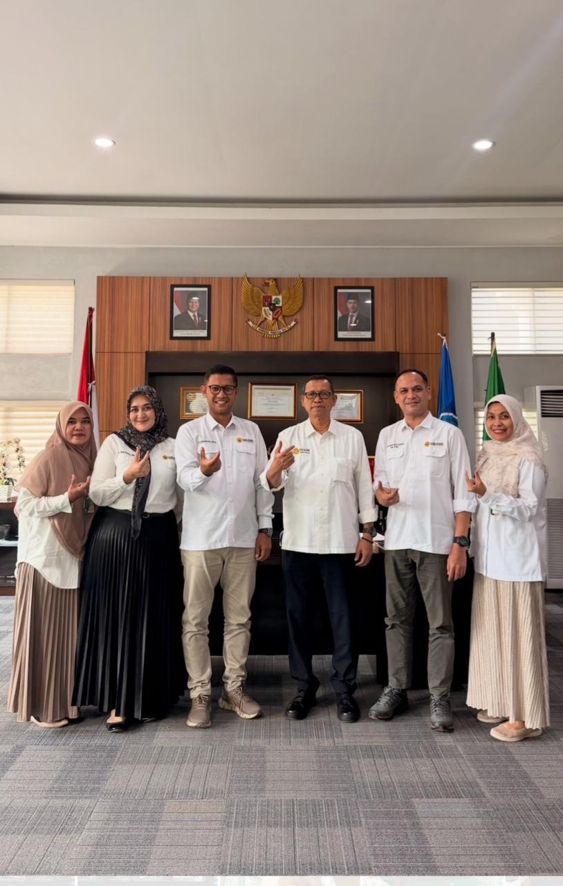 Pengelola Klinik Pratama USK sedang memaparkan profil dan capaian kinerja di hadapan Rektor USK.