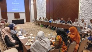 Partisipasi Klinik Pratama USK dalam pertemuan monitoring dan evaluasi utilisasi review serta kapitasi berbasis kinerja bagi FKTP Non-Puskesmas di Kota Banda Aceh.